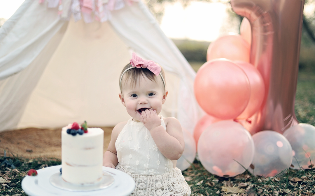 A Guide to Cake Smash Sessions: Celebrating One Sweet Year