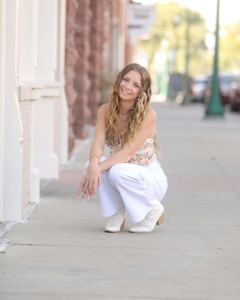 Sioux Falls Senior posing downtown