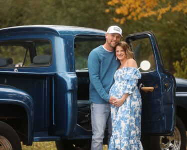 Sioux Falls Maternity Posing with Blue Truck