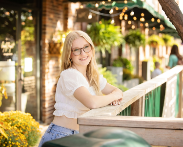 Sioux Falls Senior posing downstown