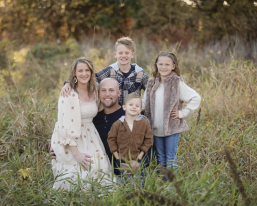 Sioux Falls family posing for fall photos